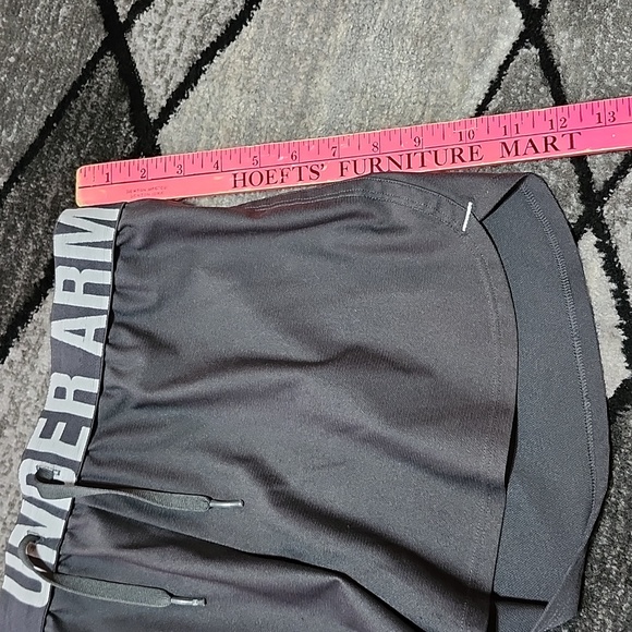 UNDER ARMOUR LOGO LOOSE-FIT HEATGEAR GRAY UNLINED DRAWSTRING ATHLETIC SHORTS - Picture 3 of 11